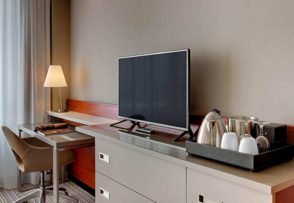 Courtyard By Marriott Zurich North Hotel Exterior foto