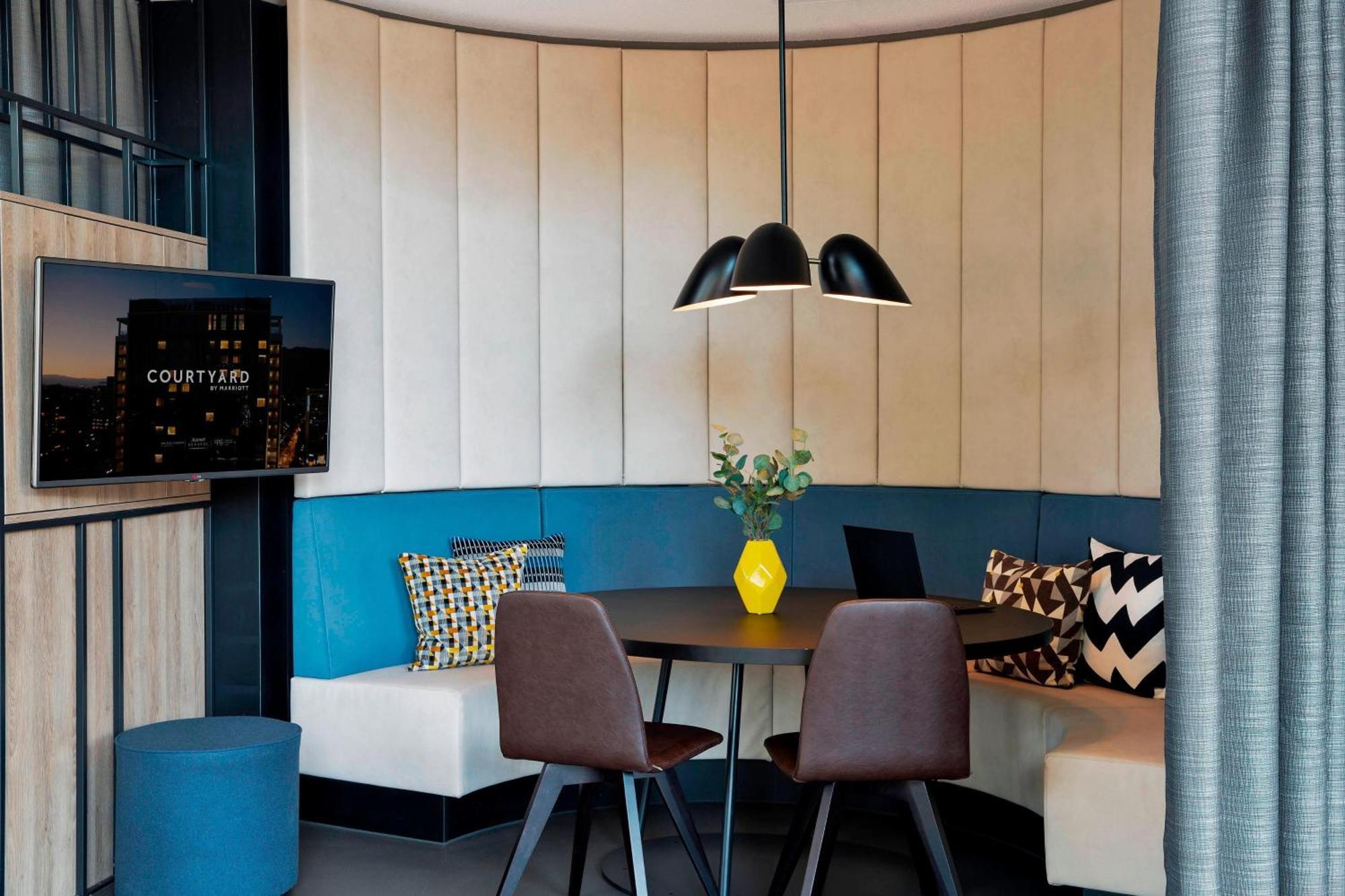 Courtyard By Marriott Zurich North Hotel Exterior foto