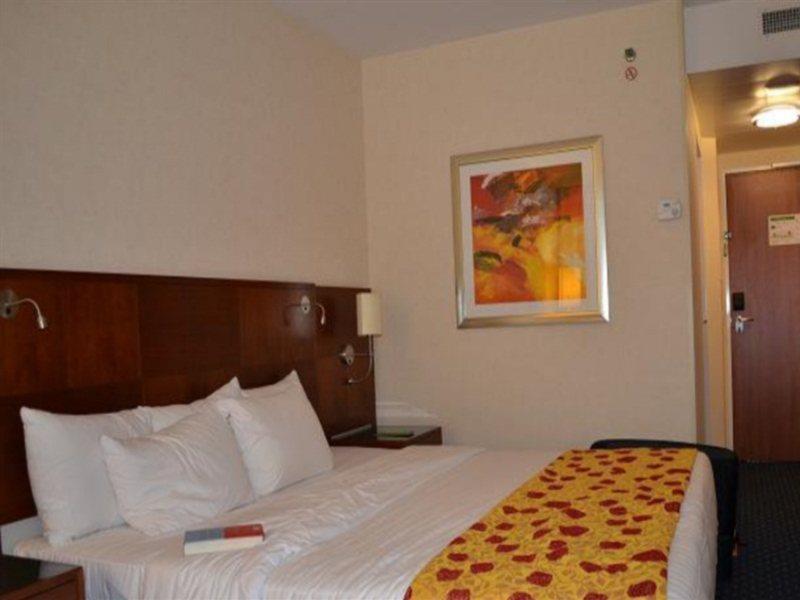Courtyard By Marriott Zurich North Hotel Exterior foto